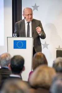 Comisarul european pentru apărare: Strategia de securitate a SUA, „antagonică faţă de UE”